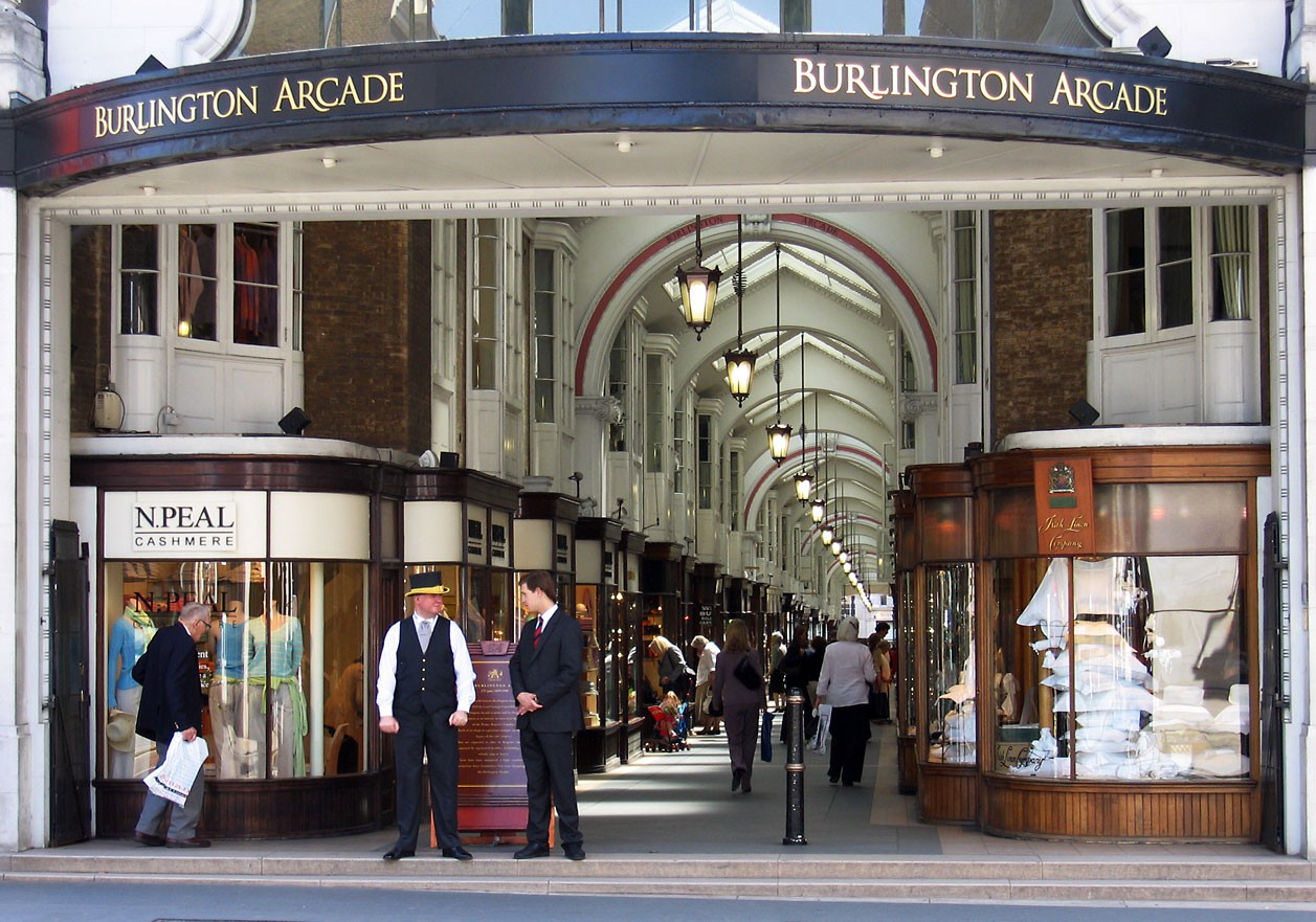 Du lịch London đừng quên sắm đồ hiệu ở 10 địa chỉ này (Phần 1)