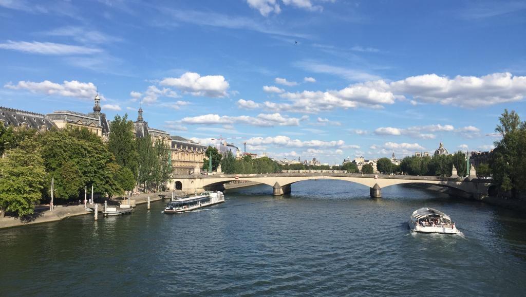 Du lịch Pháp: Đến sông Seine nghe cầu kể chuyện