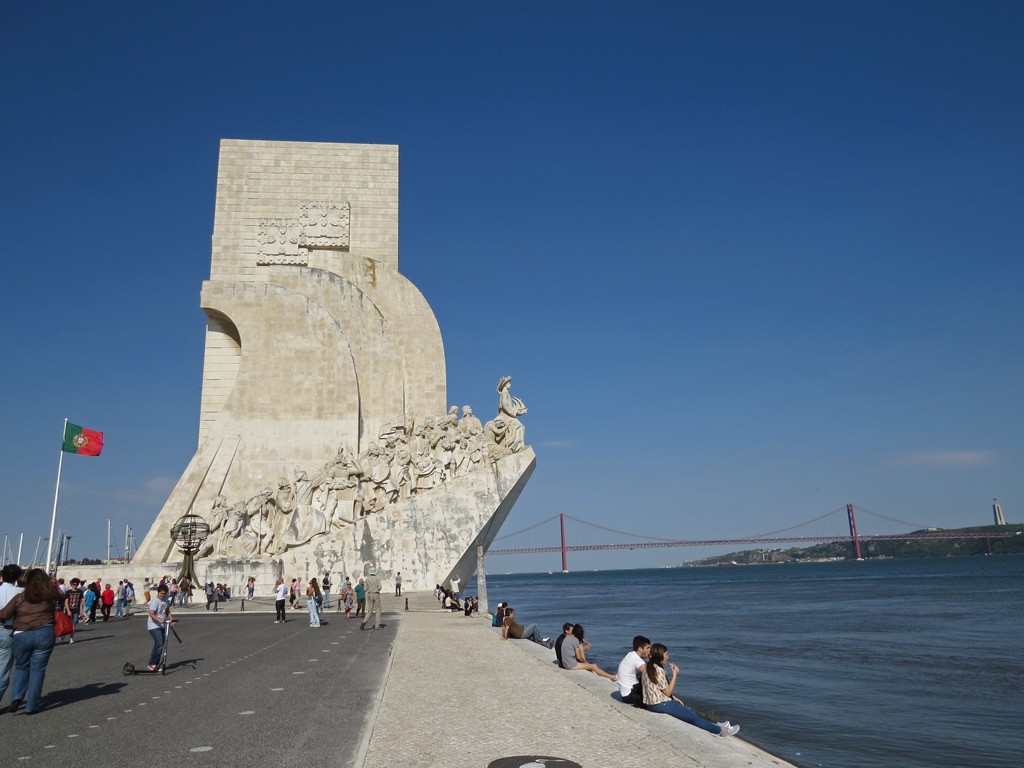 Khám phá Discovery Monument nằm trên bờ sông Tagus tại Lisbon