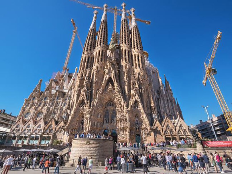 Nhà thờ Sagrada Familia - kiệt tác nghệ thuật Barcelona