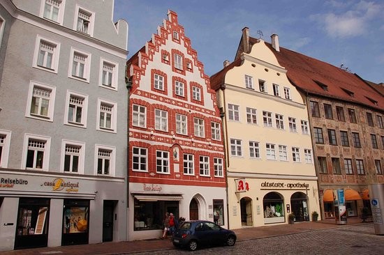 Phố cổ Altstadt xinh đẹp giữa lòng Thụy Sỹ