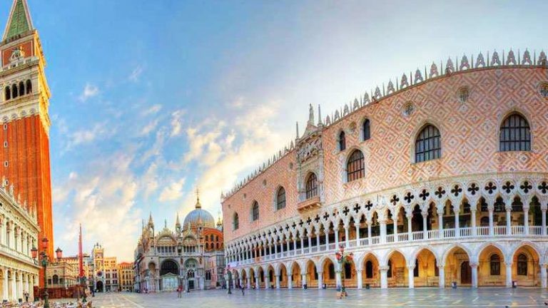Quảng trường San Marco là quảng trường quan trọng nhất và nổi tiếng nhất của thành phố Venezia