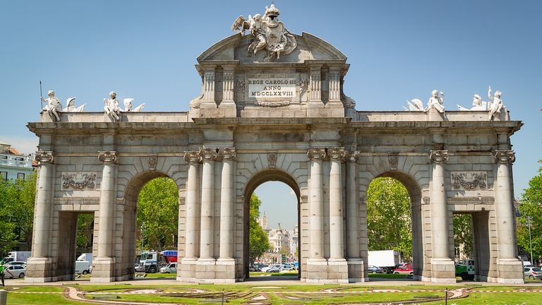 Khải hoàn Puerta de Alcala- Biểu tượng của Madrid